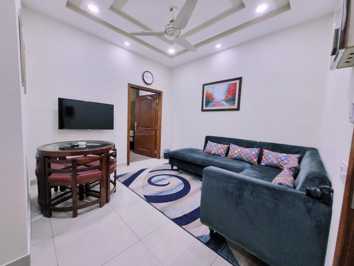 Hayyat Luxury Hotel Suites Lahore Exterior foto